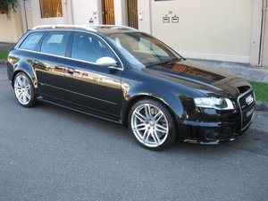 2007_Audi_RS4_B7_Avant_Quattro_Black.jpg