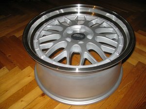 819f528s-960.jpg