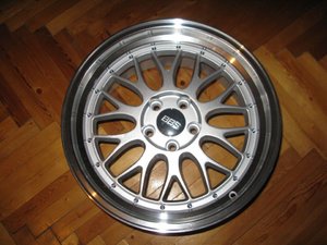 19f528s-960.jpg