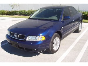 2000_Audi_A4_1_8t_Quattro.jpg