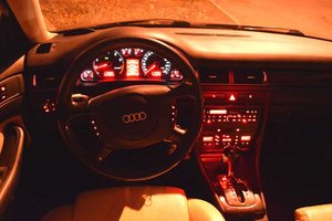 Audi-A6_15.jpg