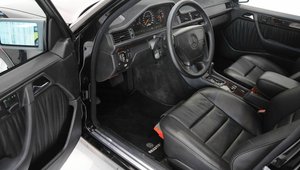 Mercedes-Benz-W124-Brabus-6.5-interior.jpg
