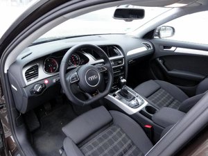 Audi A4 20 TDI Avant Facelift Interior 9.jpg