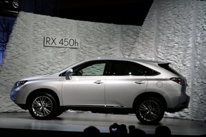 08_2010_lexus_rx_live.jpg