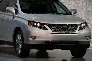 12_2010_lexus_rx_live.jpg