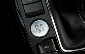 2009AudiS5CoupeEngineStartStopButton01small.jpg