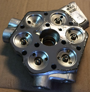 Fuel_Distributor_Disassembled_Lower_Part.JPG