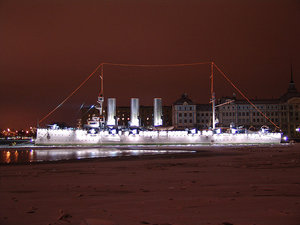 800px-Aurora_cruiser_St_Petersburg_June_2006.jpg