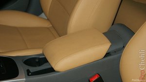chehlyi-audi-a4-bezhevyiy-03.jpg