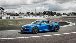 2015-Audi-R8-LMX-Limited-Edition-Wallpaper-Driving.jpg