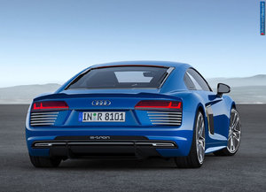 audi_2016_r8_e-tron_010.jpg