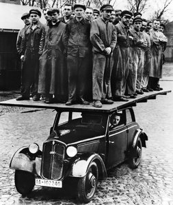 1937 DKW F7 Limousine-Cabriolet 002.jpg