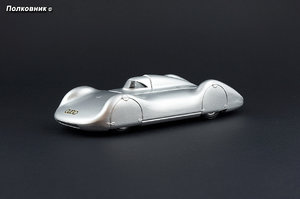 42 - 1937 Auto Union Typ C Stromlinie Rosemeyer (Brumm).jpg