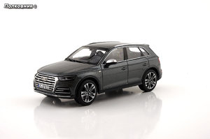48 - 2018 Audi SQ5 Typ (FY) Daytonagrau (Paragon Models).jpg