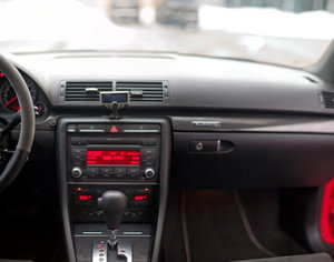 Audi-Intr.jpg