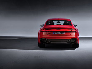 2020-Audi-RS7-Sportback-3.jpg