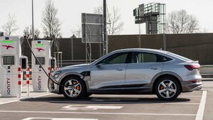 bystraya-zaryadka-audi-e-tron.jpg