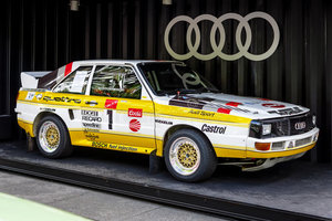 щуки-пик-quattro-спорта-audi-автомоби-я-спорт-95707078.jpg