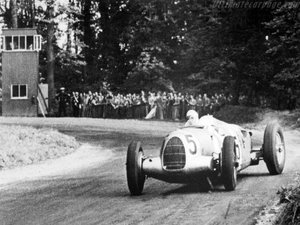 auto-union-s-deadly-silver-arrows-brutalized-the-track-1476934827028-500x375.jpg