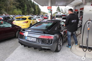 audi-r8-v10-plus-2015-c796607052017124935_4.jpg