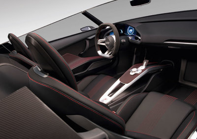 2010_Audi_e_tron_Spyder_Concept_Interior_04.jpg