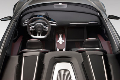 2010_Audi_e_tron_Spyder_Concept_Interior_05.jpg