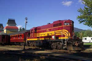 25_30_13---Conway-Scenic-Railroad--ex-Maine-Central--GP-7-573_web.jpg
