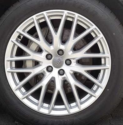 4M0 601 025 Q LD8.jpg