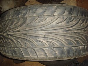 24540R18 Dunlop SP Sport 9000.1.jpg