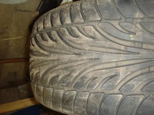 24540R18 Dunlop SP Sport 9000.2.jpg