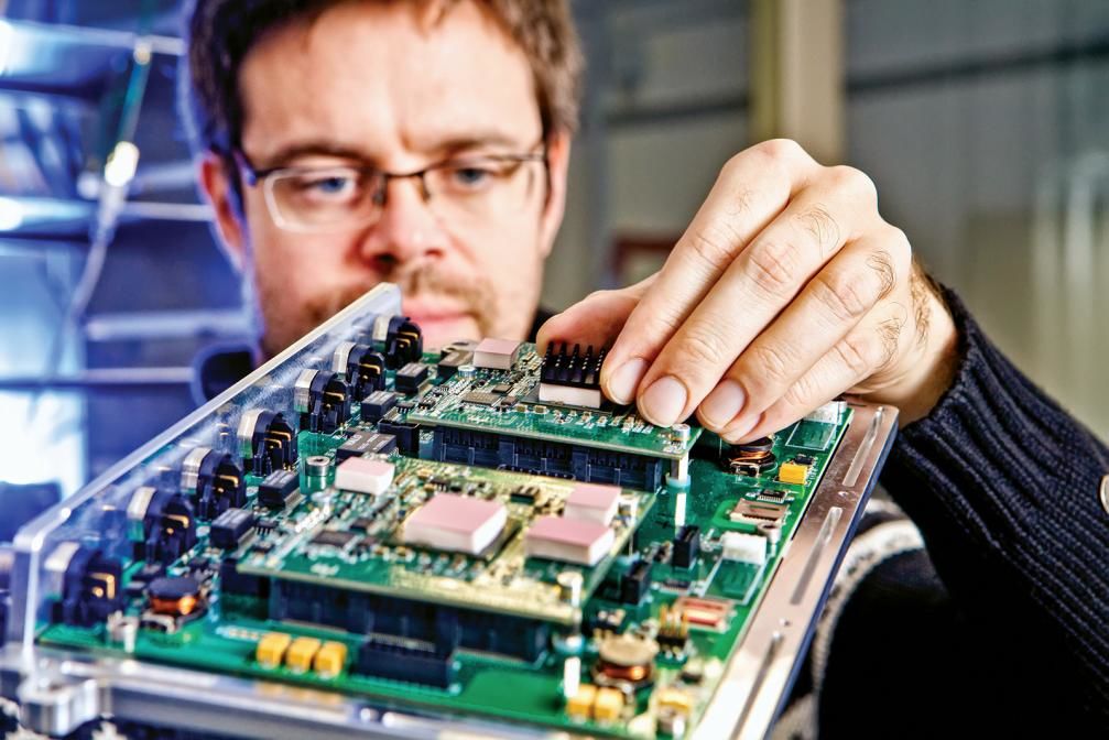 инженер электронщик. качество электроника. инженер-микроэлектронщик. проектировщик электроники. припой для паяния смд деталей.