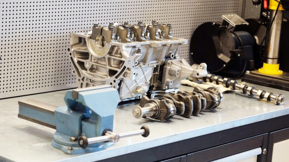 The cylinder block on the desktop