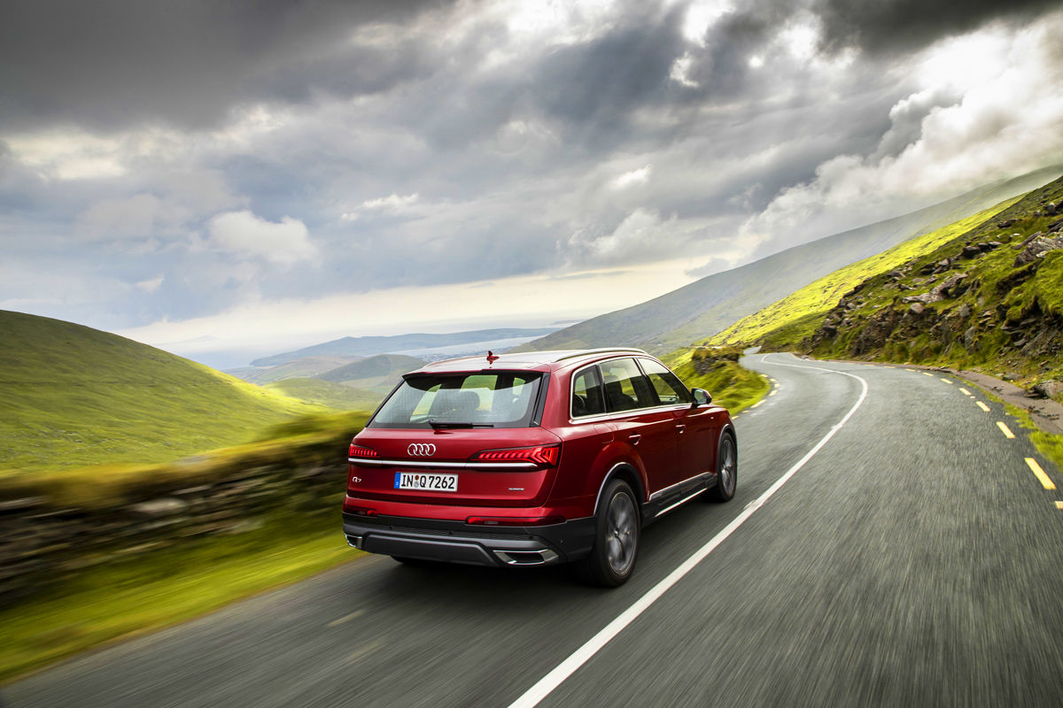Dynamic photo, <br />
Colour: Matador red