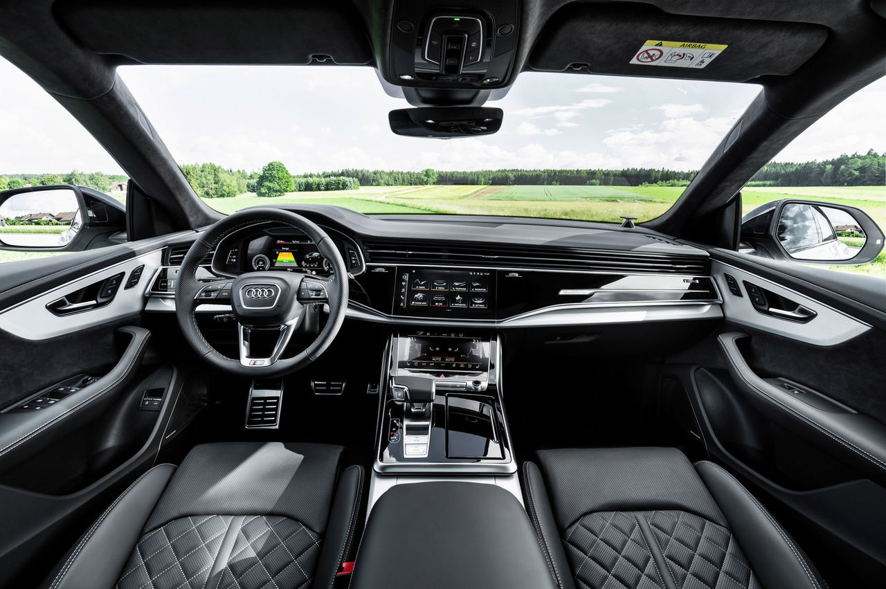 Cockpit<br />
Color: Glacier white
