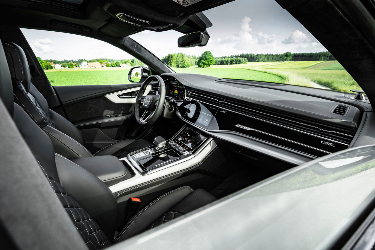 Interior<br />
Color: Glacier white