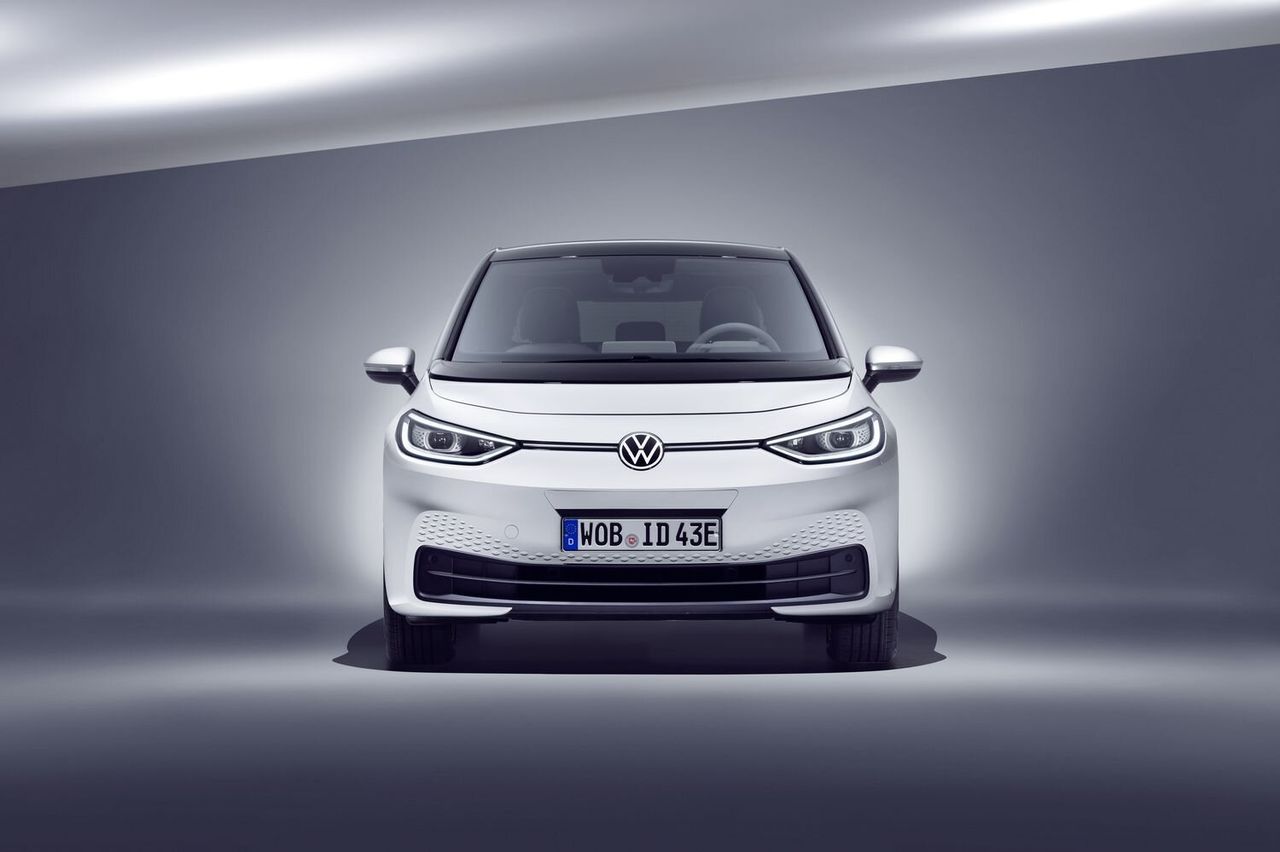VOLKSWAGEN ID.3<br />
WHITE