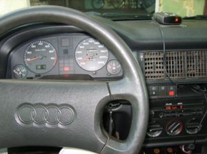 В пепельнице пфенинги, приехали с машиной из Германии в 2002 году... На счастье.