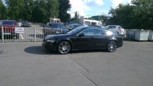 Внешне) Ставил на предыдущую диски "Ауди Эксклюзив кованные, семь сдвоенных спиц R20". Очень понравились.. После того как отдал ту на дисках, даже заморачиваться с выбором не стал - заказал точно такие же и на эту)). Только резину поставил вместо 265.35.2