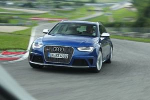 Audi RS4 Avant 2013 800x600 wallpaper 08