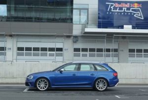 Audi RS4 Avant 2013 800x600 wallpaper 21