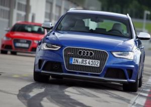 Audi RS4 Avant 2013 800x600 wallpaper 39