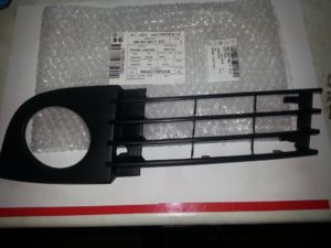 решётка противотуманки левая - 4B0807681T 01C