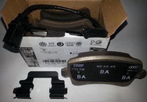 задние тормозные колодки - 4G0698451A