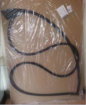 уплотнитель передней правой двери - 4L0837912