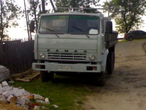 отдыхает.