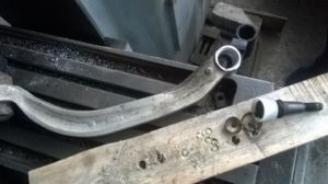 нижний рычаг ржавый внутри