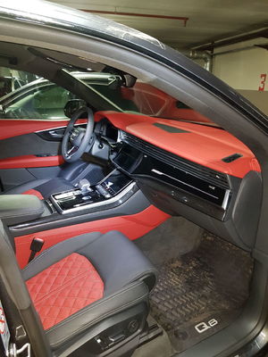 Перетяжка салона Audi Q8