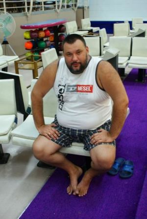 В боулинге, как правило, на меня нет обуви. В Паттайе тоже :) пришлось играть босиком.