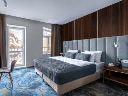 V Hotel&Rooftop lounge