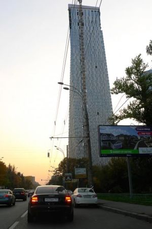 L1000258